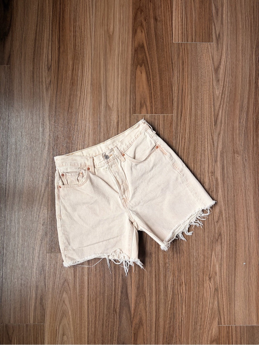 Levi's Cream Frayed-Hem Denim Shorts